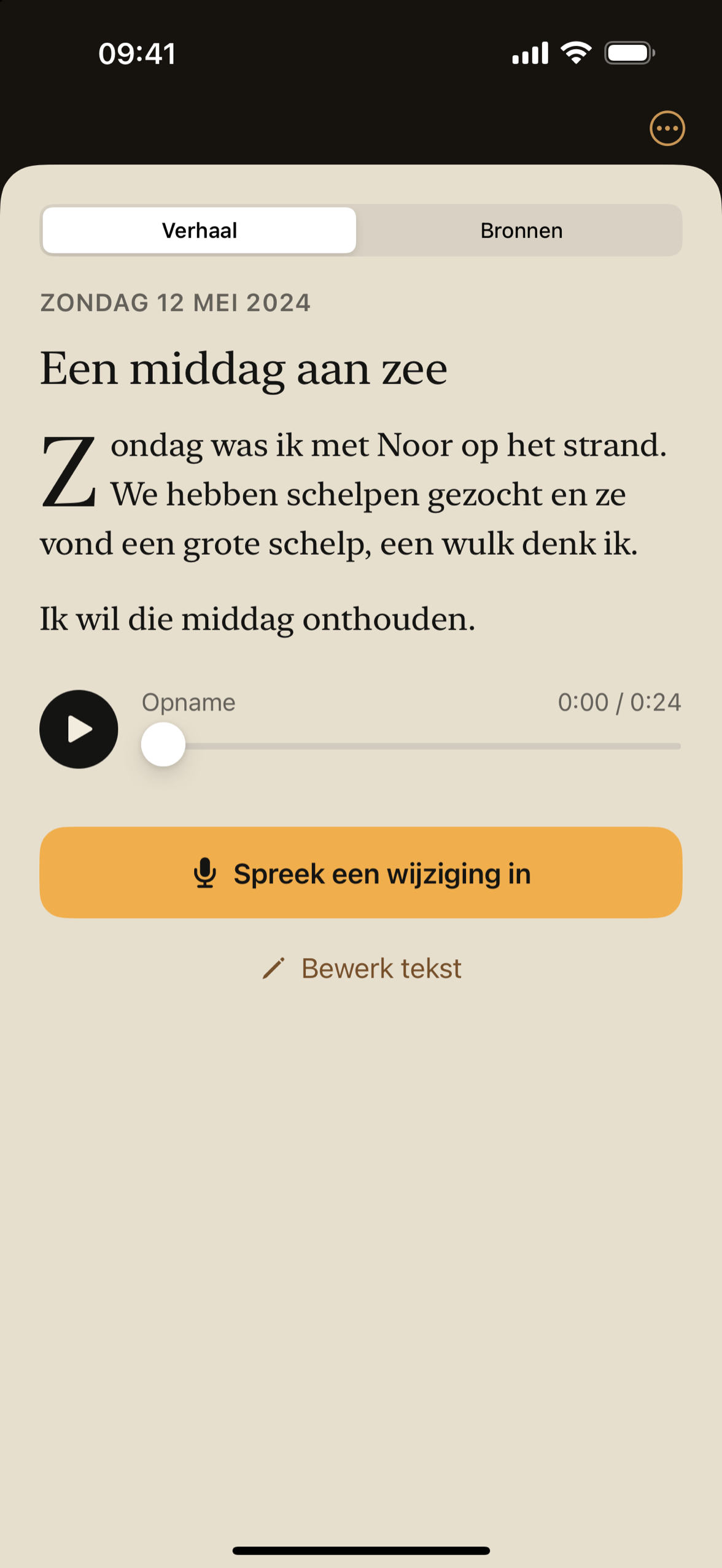 Een bewaard verhaal op zijn pagina in Toldmark op iPhone, met de opname eronder.